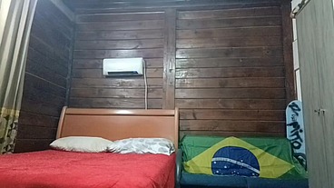 Meu amigo pegou eu me masturbando no quarto e veio me comer gostoso parte 1
