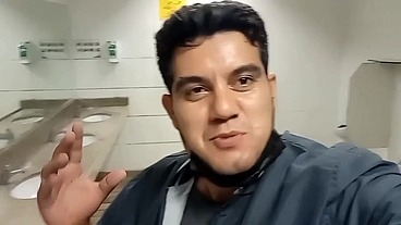Faxineiro do banheiro do Supermercado me fudeu gostoso