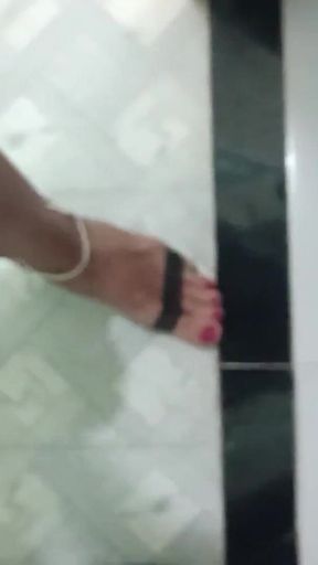 Alise Pee and Shows Beautiful Feet and Toes