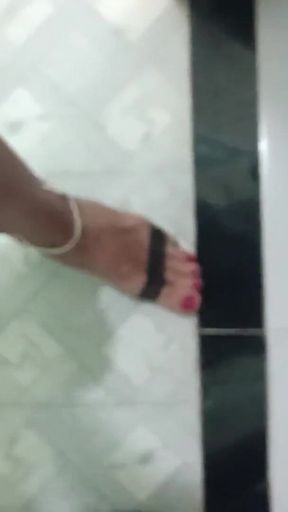 Alise Pee and Shows Beautiful Feet and Toes