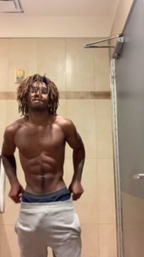 Public jerkoff🤭 for my fans JUICY BBC ALER⚠️💦🍆 5 mins of enjoyment😘 sub for more‼️💚