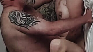 POV ทวารหนัก POV ภาพยนตร์โฮมเมดของสาวผมแดงมือสมัครเล่นชาวรัสเซีย MILF โดนเย็ดตูด