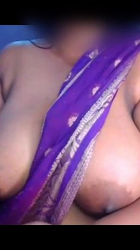 Big Beautiful Chuchiya Dikhati Hui Bhabhi