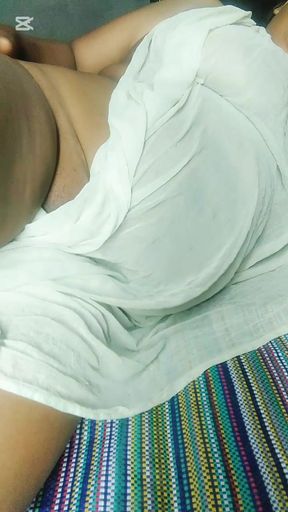 sadia MILF is finggaring her pussy.