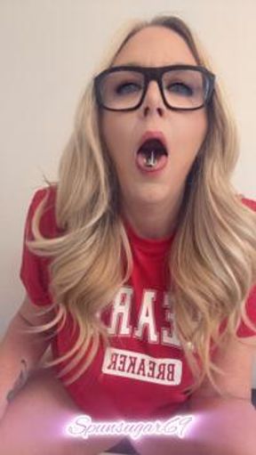 Giantess Ghosts You