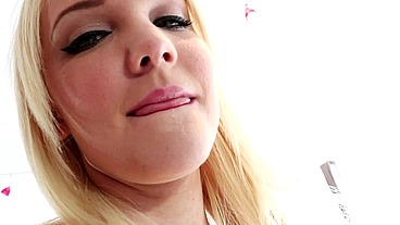 Tiffani Taylor Takes Facial Cumshot from Billy Glide