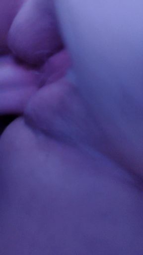 Filling up her pussy