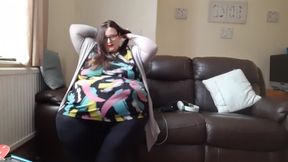 BBW SSBBW plays video games with belly