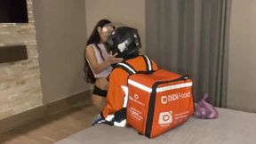 MILF Seduces Delivery Guy for Amateur Anal