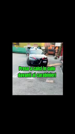 Preso a calci in culo davanti ai carabinieri