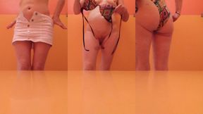 a la piscine je me deshabille pour mettre mon maillot de bain