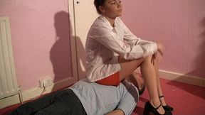 Chest Sit Sophie