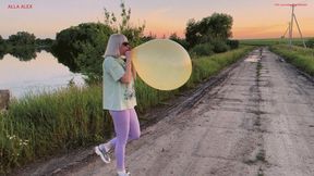 Alla makes a B2P 17-inch yellow balloon on the road