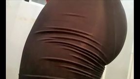 Nalgotas de pasivo en lycras muy ajustadas