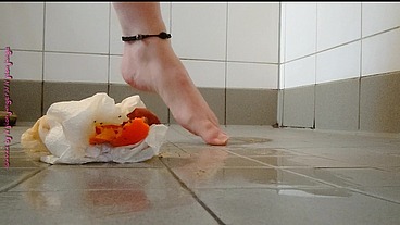 Klebrige Füße beim Duschen
