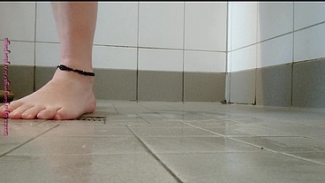 Klebrige Füße beim Duschen