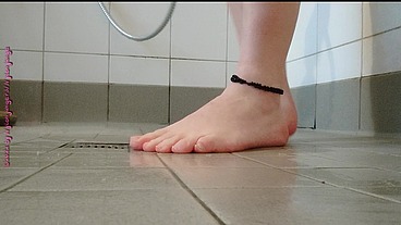 Klebrige Füße beim Duschen