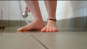 Klebrige Füße beim Duschen