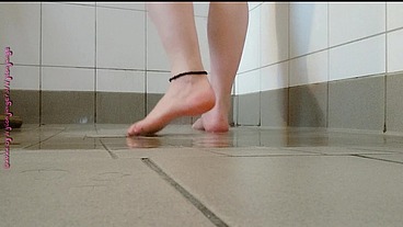 Klebrige Füße beim Duschen