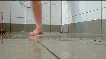 Klebrige Füße beim Duschen