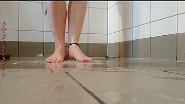 Klebrige Füße beim Duschen