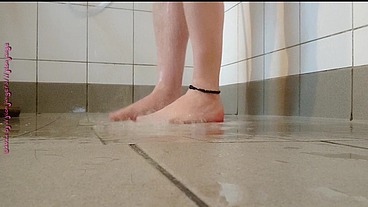 Klebrige Füße beim Duschen