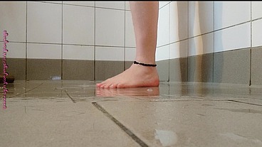 Klebrige Füße beim Duschen