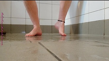 Klebrige Füße beim Duschen