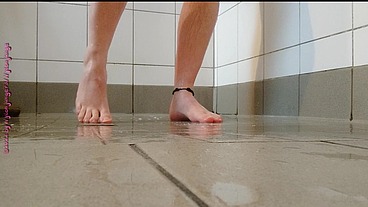 Klebrige Füße beim Duschen