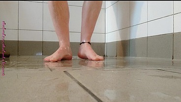 Klebrige Füße beim Duschen