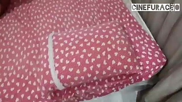Garota de ébano BBW cavalgando em um grande galo