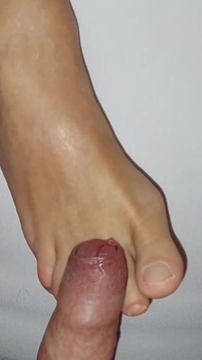 Selena Enjoys Foot Worship