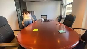 ma collegue de taff me suce en salle de reunion