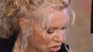 Căscat, fisting &#8211; curvă matură futută în cur