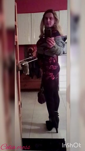 Belle petite trans trans trans une travesti francaise Celia Cross