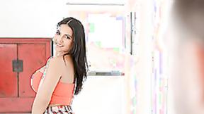 ”Perfect ass babe Rose Monroe twerks during sex”