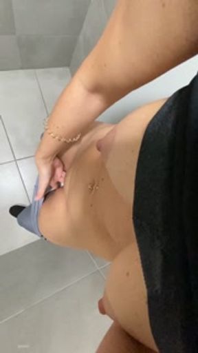 OMG she masturbates in the changing room before going to the gym.
