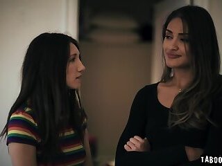 Gizelle Blanco fucks her stepsisters girlfriend Maya WOulfe
