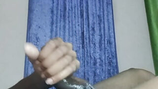 Gadis solo buatan sendiri dalam stoking memberikan BBC handjob dan pancutan maniak besar-besaran