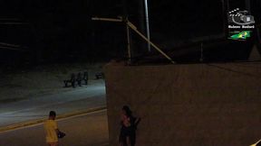 casal e flagrado pela camera de seguranca da praia.