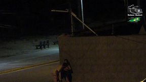 casal e flagrado pela camera de seguranca da praia.