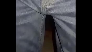 Pantalones orinados con pa&ntilde_al de tela y un d&iacute_a lleno de delicia y pajas