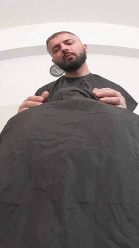 Iconic moment from &quot;Barbershop Suzzi Eis&quot;