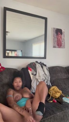 EBONY MILF CUMS POV JOI