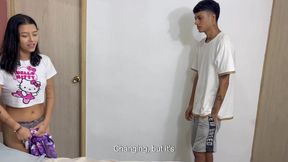 SORPRENDO A MI TIMIDA HERMANASTRA EN MI CUARTO y le doy la follada de su vida.