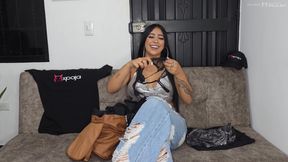 Elsy's Debut: the Colombian Who Dreams of Doing It in a Cabin or a Plane
