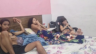 Grávida observa marido fodendo cu das amigas.
