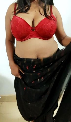 Desi in Saree Teasing