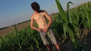 EastBoys.com: Very cute Johny Walsh straight handjob porn