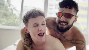 Carioca tatuado fodendo o cuzinho do twink australiano